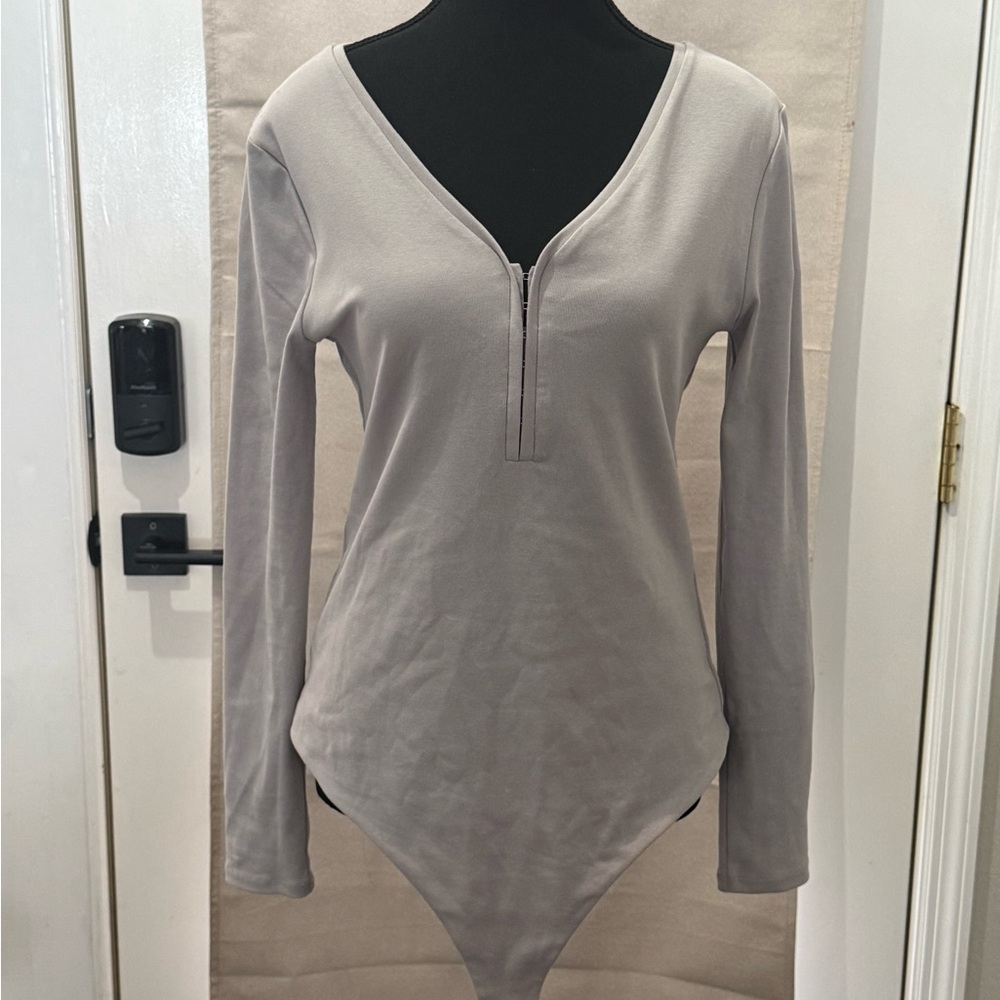 Nuuds Greige V-Neck Long Sleeve Bodysuit Size Large